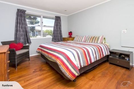 Photo of property in 98 Edgewater Drive, Pakuranga, Auckland, 2010