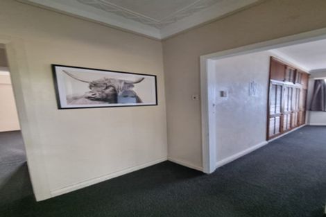 Photo of property in 2 Sugarloaf Road, Brooklyn, Wellington, 6021