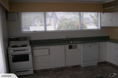 Photo of property in 77 Memorial Avenue, Ilam, Christchurch, 8053