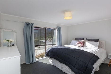 Photo of property in 22 Staysail Place, Whitby, Porirua, 5024