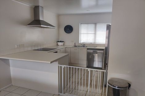 Photo of property in 7 Royalpark Place, Favona, Auckland, 2024