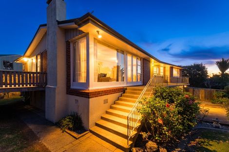 Photo of property in 16 Utauta Street, Waikanae, 5036