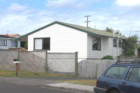 Photo of property in 2/7 Remus Place, Totara Vale, Auckland, 0629