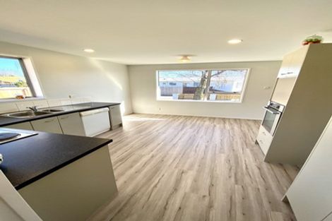 Photo of property in 33 Pensacola Crescent, Broomfield, Christchurch, 8042