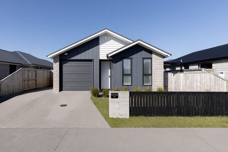 Photo of property in 16 Anchor Crescent, Papamoa, 3118