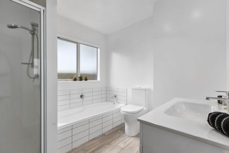 Photo of property in 100a Simpson Road, Papamoa Beach, Papamoa, 3118