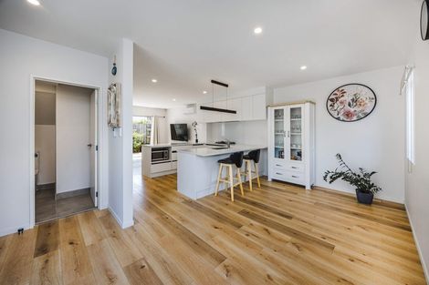 Photo of property in 27c Megan Avenue, Pakuranga Heights, Auckland, 2010