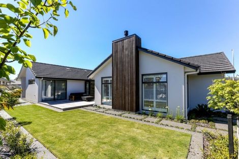 Photo of property in 1 Tupare Place, Highlands Park, New Plymouth, 4312