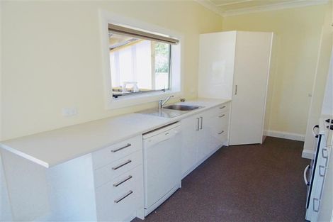 Photo of property in 14 Calvert Road, Moturoa, New Plymouth, 4310