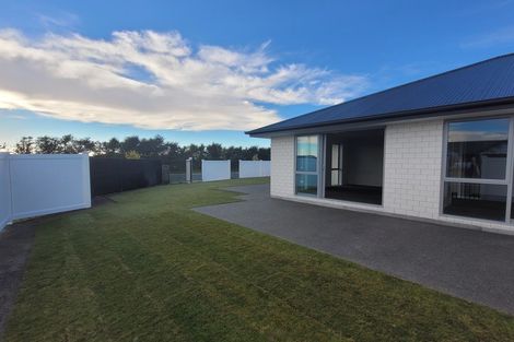 Photo of property in 1 Mccahon Drive, Rangiora, 7400