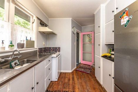 Photo of property in 64 Wikitoria Road, Putiki, Whanganui, 4501