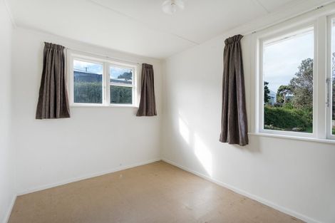 Photo of property in 6 Hereford Street, Cannons Creek, Porirua, 5024