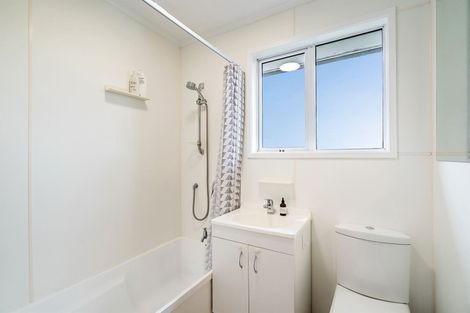Photo of property in 3/72 Sylvan Avenue, Northcote, Auckland, 0627