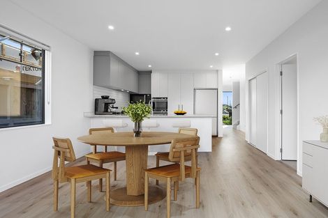Photo of property in 22 Park Green Avenue, Rosehill, 2113