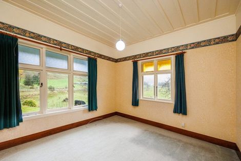 Photo of property in 56 Ongo Road, Hunterville, 4730
