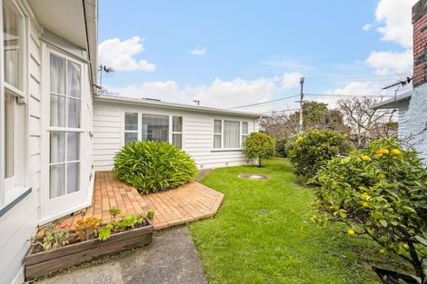 Photo of property in 17 Birdwood Road, Waterloo, Lower Hutt, 5011