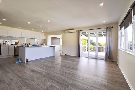 Photo of property in 20 Pupuke Road, Hillcrest, Auckland, 0627