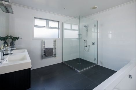 Photo of property in 142 Saint James Drive, Huntington, Hamilton, 3210