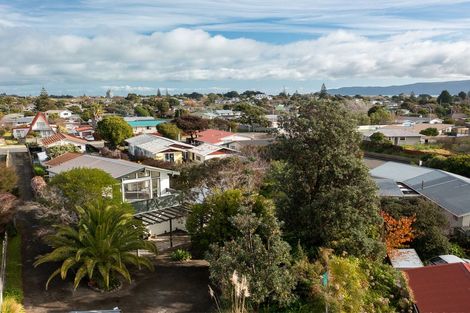 Photo of property in 63 Mazengarb Road, Paraparaumu Beach, Paraparaumu, 5032