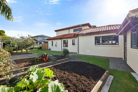 Photo of property in 8 Tupare Place, Highlands Park, New Plymouth, 4312