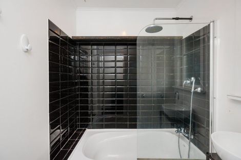 Photo of property in 11 Kettle Avenue, Awapuni, Palmerston North, 4412
