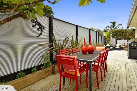 Photo of property in 15 Sunnynook Road, Forrest Hill, Auckland, 0620