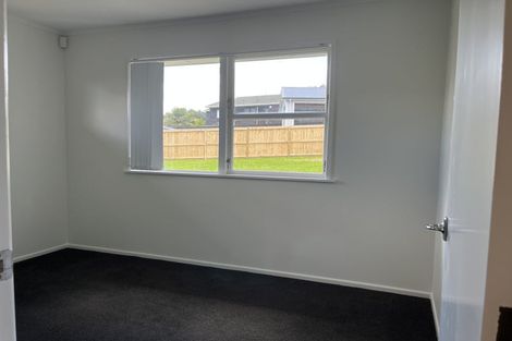 Photo of property in 79 La Rosa Street, Green Bay, Auckland, 0604