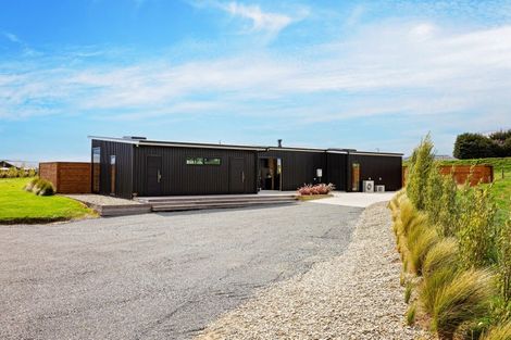 Photo of property in 68 Sunrise Drive, Seaward Bush, Invercargill, 9812