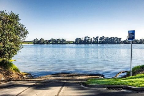 Photo of property in 16 Dame Nganeko Drive, Glenbrook, 2681