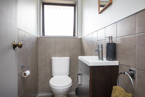 Photo of property in 15 Ashburn Lane, Awapuni, Palmerston North, 4412