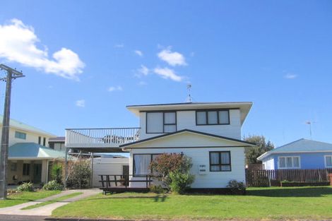 Photo of property in 2 Shaw Road, Waihi Beach, 3611