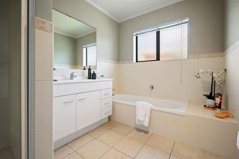 Photo of property in 26 Mandalay Place, Waiuku, 2123