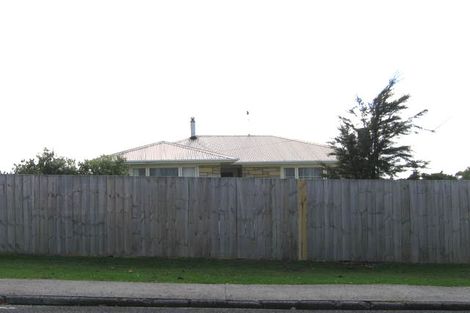 Photo of property in 24 Royal View Road, Te Atatu South, Auckland, 0610