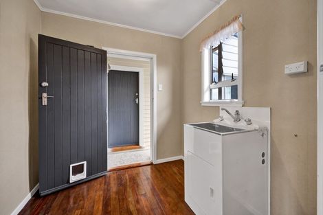 Photo of property in 1 Falstaff Street, Stratford, 4332