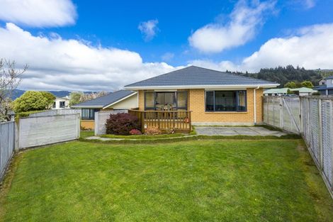 Photo of property in 3 Ormrod Grove, Riverstone Terraces, Upper Hutt, 5018