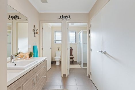 Photo of property in 53 Grand Drive, Orewa, 0931