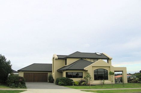 Photo of property in 2 Shearwater Rise, Paraparaumu Beach, Paraparaumu, 5032