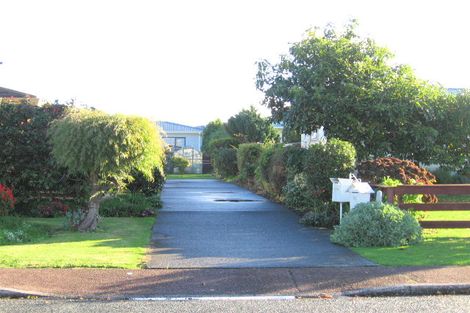 Photo of property in 12 Hatton Road, Orewa, 0931