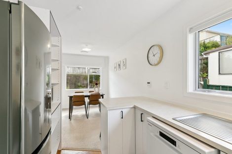 Photo of property in 21 Mexted Terrace, Tawa, Wellington, 5028