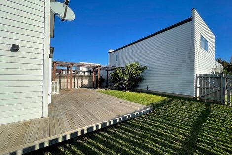 Photo of property in 16 Tarapiroe Avenue, Takanini, 2112