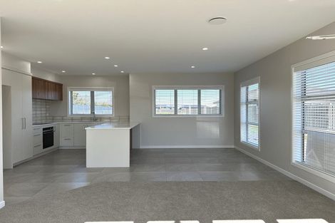 Photo of property in 10 George Yee Place, Taradale, 4112