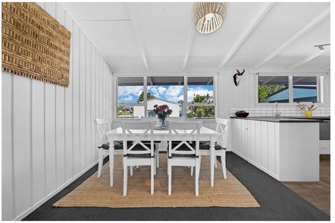Photo of property in 98 Torkar Road, Clarks Beach, 2122