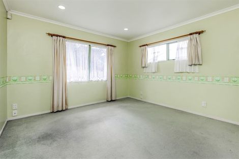 Photo of property in 5a Grimshaw Place, Henderson, Auckland, 0612