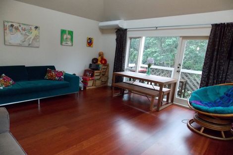 Photo of property in 17 Lawson Place, Mount Victoria, Wellington, 6011