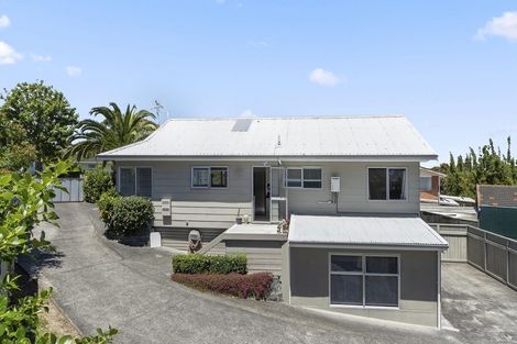 Photo of property in 35 Cyclarama Crescent, Massey, Auckland, 0614