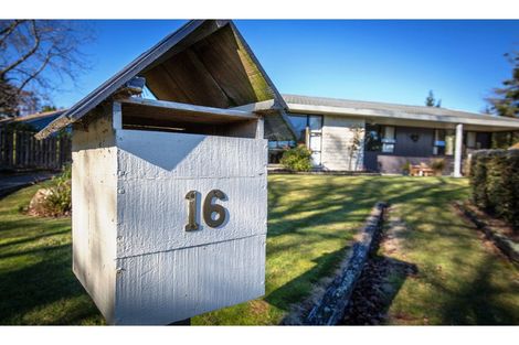 Photo of property in 16 Taiaroa Place, Southbridge, 7602