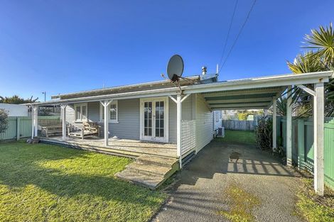 Photo of property in 18 Karaka Street, Castlecliff, Whanganui, 4501