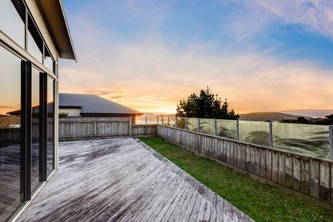 Photo of property in 26 Aspiring Terrace, Aotea, Porirua, 5024