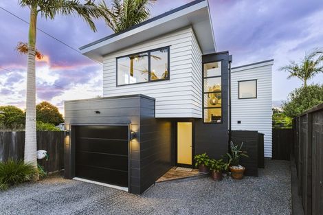 Photo of property in 15c Helga Crescent, Te Atatu Peninsula, Auckland, 0610