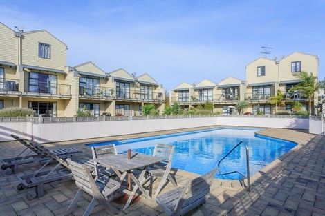 Photo of property in 24/8 Carolina Place, Albany, Auckland, 0632